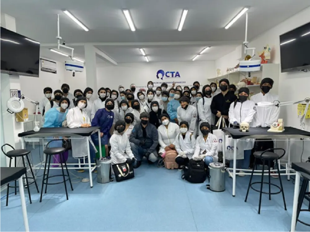 Turma de alunos da Unilife Academy